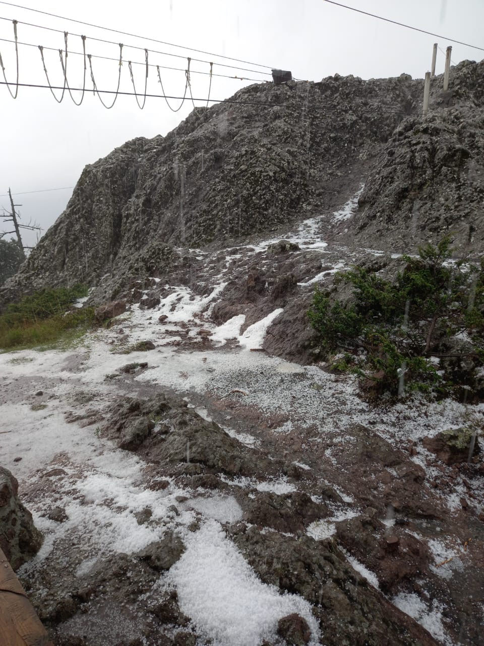 Zona rocosa de tirolesa panorámica